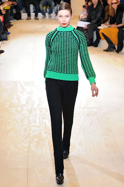 Look 10